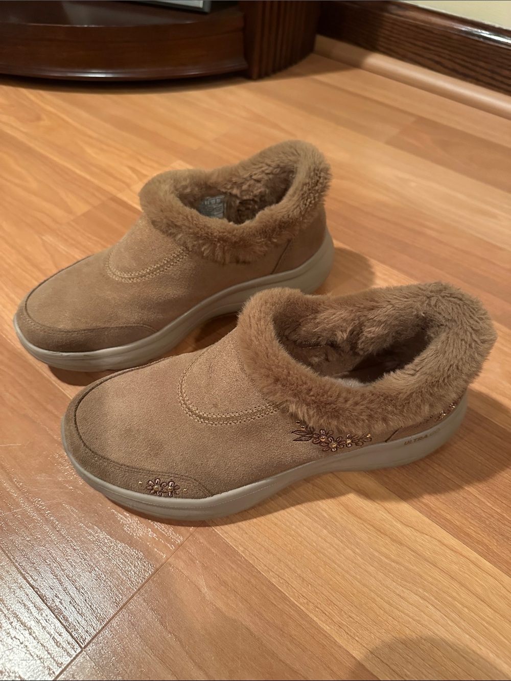 Women’s Faux-Fur Lined Slip-On Shoes in Light Brown